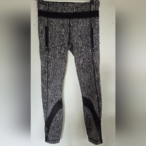 lululemon athletica Pants - Lululemon Athletica Black and White Patterned Leggings